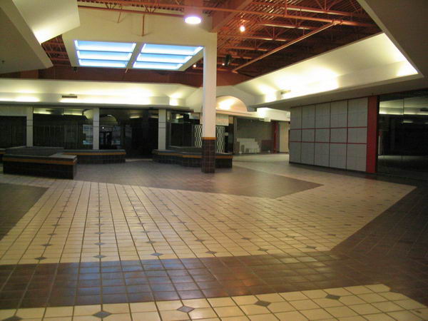 Wonderland Mall (Wonderland Shopping Center) - 2004 Photo